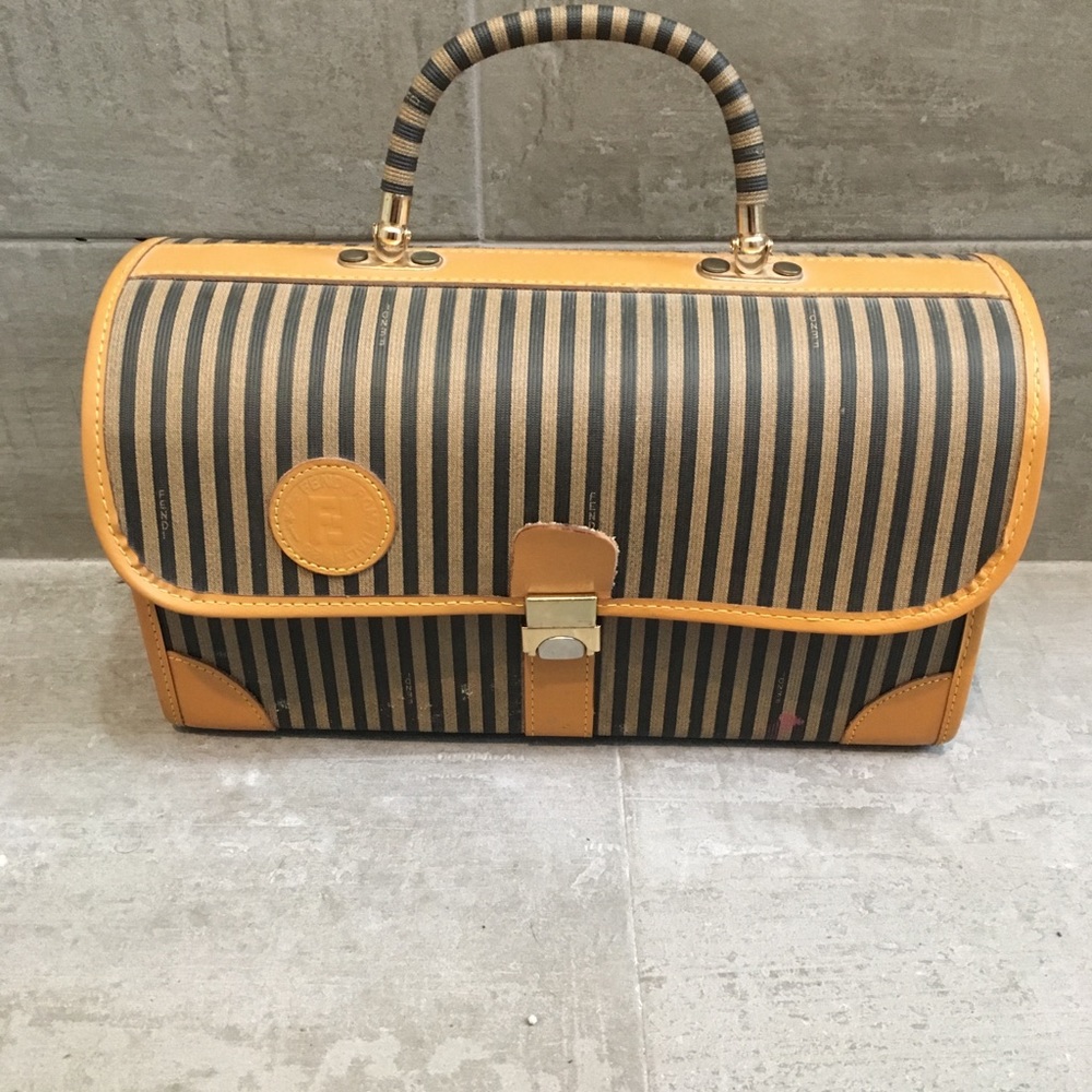 Authentic Vintage Fendi Roma Italy 1925 bag
